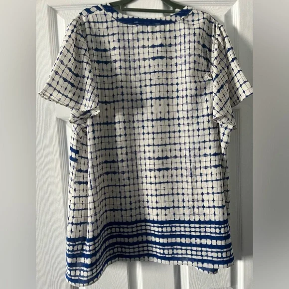 Rose & Olive Cream and Blue 2X Top - Picture 6 of 8